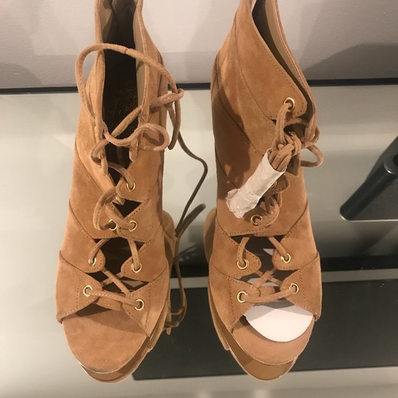 Boots - Picture 4 of 5